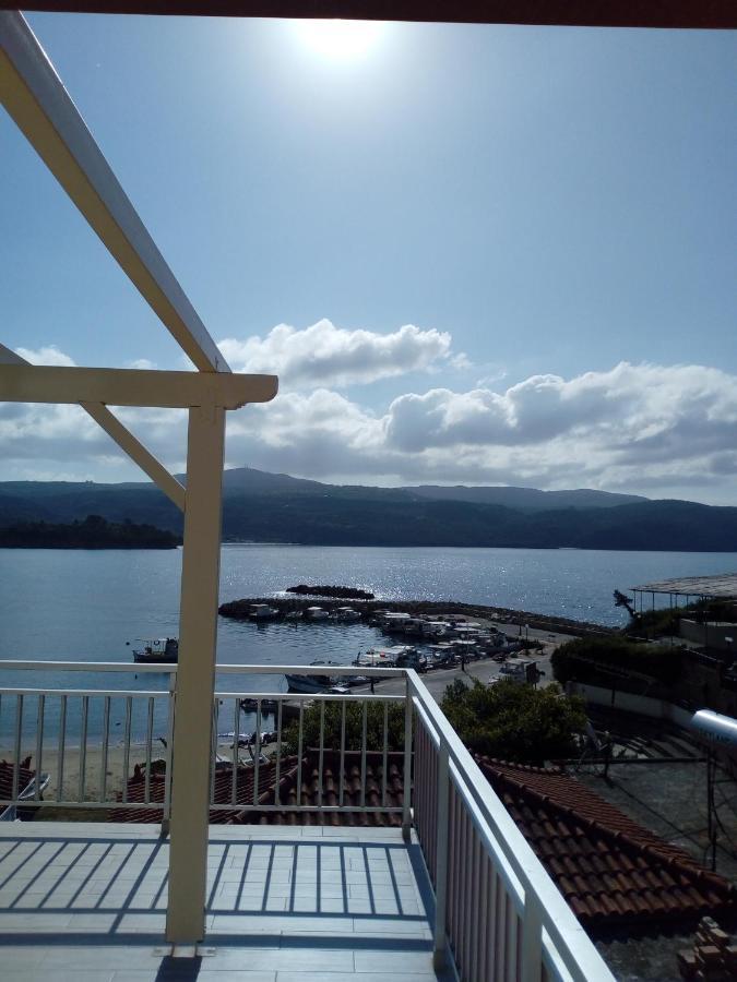 Apartmán To Limanaki Finikounda Exteriér fotografie